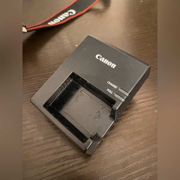 Cannon Rebel T5 with cannon zoom lens EF-S 18-55mm - Picture 8 of 8